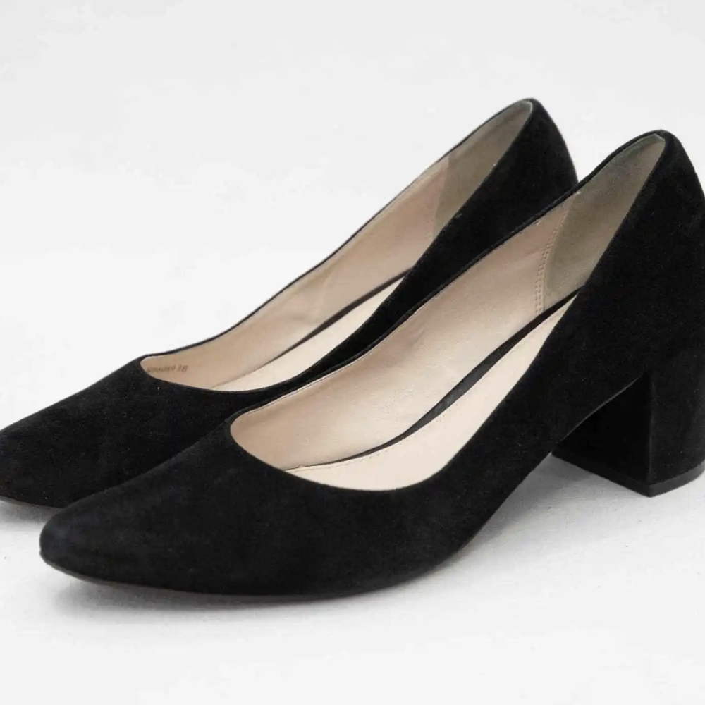Cole Haan Women's Black Suede Justine 55 mm Pumps Size 9.5 workwear low heel. In
